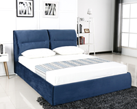 Lit rembourré incurvé de style vintage moderne italien avec cadre en bois pour chambre à coucher