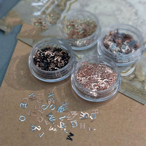 Breloques 3D ultra-fines en forme de lettres pour ongles, autocollants en feuille de cuivre métallique, décorations alphabétiques, fournitures de manucure en vrac - Product Image 1