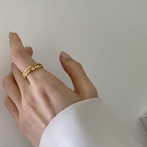 Bague tendance en acier inoxydable personnalisable pour femme, plaqué or 18 carats PVD, vente en gros - Product Image 3