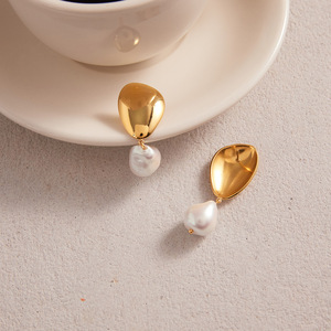 Boucles d'oreilles en perles plaquées or, perles baroques pour femmes, bijoux à usage quotidien, design géométrique - Product Image 4