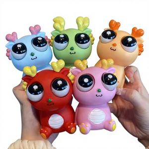 Juguete Antiestrés de Plástico de Dragón 3D con Ojos Grandes y Salientes, Viral de TikTok, Dragón del Año, Broma Divertida para Todas las Edades - Product Image 1