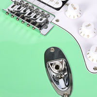 Guitare électrique OEM disponible avec table en peuplier et dos/côtés en érable, 22 frettes, micros SSS, mécaniques entièrement fermées ZYEG-2S