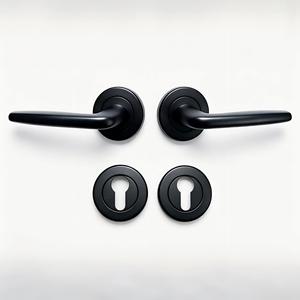 Poignée de porte intérieure en aluminium noir avec serrure à mortaise pour porte en bois - Product Image 1