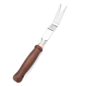 Ensemble d'outils de jardin à manche en bois avec fourche, truelle, houe et désherbeur pour la plantation et le creusement - Product Image 5