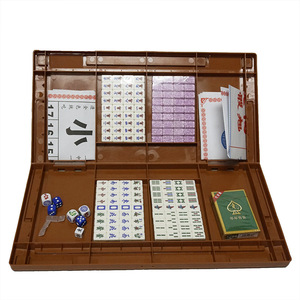 Juego de Mahjong de Acrílico Cristalino con Mesa Plegable, Juego de Mahjong Mini de Viaje Cuatro en Uno, Mahjong Tallado Sólido - Product Image 4