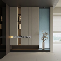 Meuble de rangement d'entrée moderne style crème avec compartiments à chaussures de taille personnalisable, éclairage d'accentuation LED et portes décoratives