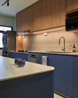 Vermonhouzz Meuble de cuisine haut de gamme sur mesure avec panneau arrière ouvert, armoires murales à portes vitrées et armoires supérieures en bois