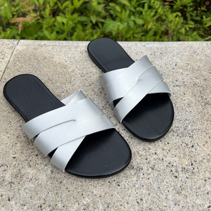 Nouvelles sandales plates décontractées pour femme, style minimaliste, avec lanières croisées, polyvalentes pour l'extérieur, idéales pour l'été - Product Image 3