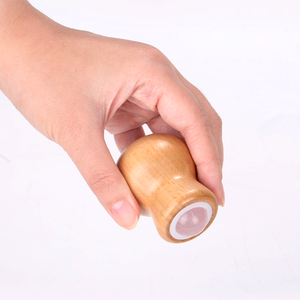 Herramienta de masaje corporal de mano con logotipo personalizado XH, mango de madera, forma de calabaza, Bola de cuarzo rosa, rodillo de masaje para masaje facial y corporal - Product Image 4