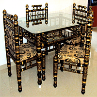 Ensemble de salle à manger Sankheda sculpté au style Gujarati, mobilier moderne pour quatre personnes, table et chaises en bois faites à la main de qualité supérieure