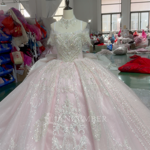 Robes de soirée modernes rose princesse, robes de bal formelles en organza rose avec appliques en dentelle, dos nu, longueur ras du sol, pour Quinceañera - Product Image 3