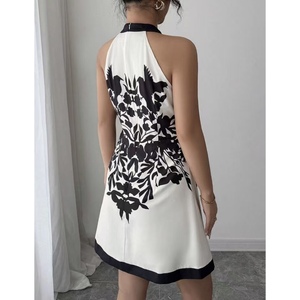 2026 Çok Satan Kadın Askılı Kolsuz Tulum Siyah Beyaz Baskılı Saten Romper Vücuda Oturan Tulum Parti Kulüp Kıyafetleri - Product Image 4