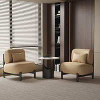 Fauteuil décontracté en velours moelleux, style vintage, avec structure métallique, imperméable, de couleur crème, conçu par des designers, pour salon et salon de beauté