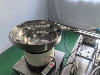 Ligne de production de produits de soins personnels, machine de remplissage et de bouchage automatique pour verres et bouteilles en PET