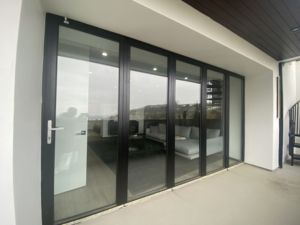 Puerta <span class=keywords><strong>Plegable</strong></span> Exterior <span class=keywords><strong>Vertical</strong></span> de Aluminio, Puertas y Ventanas de Aluminio, Puerta <span class=keywords><strong>Plegable</strong></span> de Patio de Vidrio y Aluminio - Product Image 6