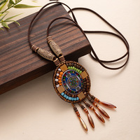 Collier vintage ethnique en alliage, longue chaîne bohème pour pull, pendentif polyvalent unisexe avec breloques à pompons, accessoires