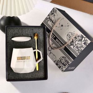 Taza de Cerámica Termostática para Latte con Hermoso Diseño de Ramo, Taza Térmica para el Día de la Madre, Bodas, Regalo en Caja, Set para Eventos - Product Image 5