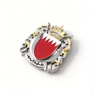 Pins de revers en métal doré moulé sous pression, personnalisés en usine, avec logo sur mesure et émail - Product Image 1