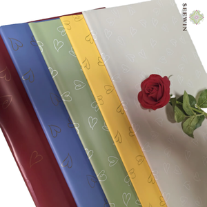 Papier d'emballage en film perlé à motif cœur personnalisable SEEWIN, élégant, décoratif, imperméable, semi-rigide, imprimé numériquement - Product Image 1