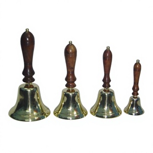 Campana de latón brillante alta, campanas de Metal decorativas de Navidad, campana de mano con asas de madera disponibles en 4 tamaños diferentes - Product Image 1