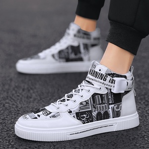 Baskets montantes unisexes en <span class=keywords><strong>toile</strong></span> Chaussures plates décontractées pour <span class=keywords><strong>homme</strong></span> Design graffiti Chaussures de basketball tendance pour l'automne et l'hiver - Product Image 2