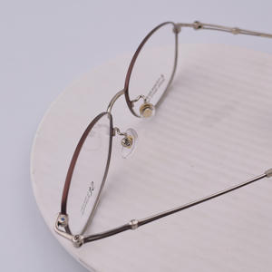 2025年新モデルチタン眼鏡フレームビンテージおしゃれなビジネス通勤女性用メガネ - Product Image 3