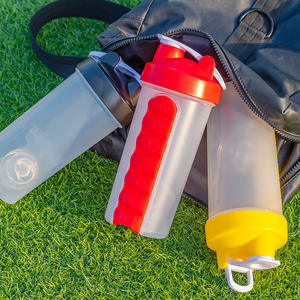 Pastillero 2 en 1 de 700 ml, Botella de Agua con 7 Compartimentos, Organizador de Medicamentos, Botella Portátil para Bebidas, Pastillero a Prueba de Fugas, Vaso Mezclador - Product Image 3