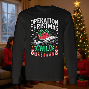 T-shirt a maniche lunghe Operation Christmas Child, camicia natalizia coordinata per la famiglia - Product Image 3