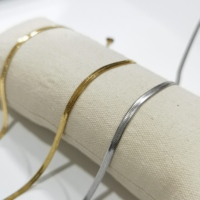 Kalung Choker Rantai Tulang Ular Emas Mewah Ringan Desain Berkualitas Tinggi untuk Wanita Musim Panas