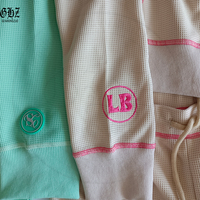 Ensembles deux pièces personnalisés pour femmes 2026 Walffe Jersey Basic Loungewear Short contrastant Détails passepoilés Veste zippée Ensemble short de survêtement