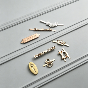 Etichette Metalliche Personalizzate con Logo Inciso, Design alla <span class=keywords><strong>Moda</strong></span>, Ecologiche per Borse - Product Image 6
