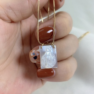 Collar con Colgante <span class=keywords><strong>de</strong></span> la <span class=keywords><strong>Virgen</strong></span> María <span class=keywords><strong>de</strong></span> Guadalupe en Concha <span class=keywords><strong>de</strong></span> Nácar, Joyería Religiosa para Mujer - Product Image 3
