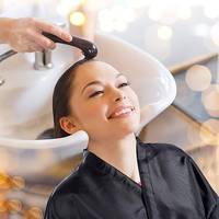 Cape de Coiffure Confortable en Gros, Kimono Imperméable en Polyester, Robe de Salon avec Capes de Barbier pour Clients de Salons de Beauté et Spas