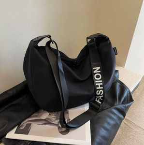 PEIQUAN Bayan Moda Su Geçirmez Oxford Büyük Kapasiteli Ayarlanabilir Crossbody Omuz Çantası Yeni Minimalist Çok Yönlü Günlük Spor - Product Image 6