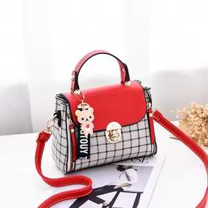 กระเป๋าถือสตรีสะพายไหล่สี่เหลี่ยมลายขวางพร้อมซิปปิดแฟชั่น tdbb - Product Image 4