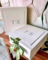 Solution unique pour l'impression d'emballages, l'excellence en matière de branding, la conception de logos et de marques personnalisés, les boîtes cadeaux rigides et les boîtes à desserts en papier.