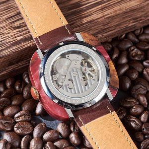 뜨거운 판매 <span class=keywords><strong>OEM</strong></span> 사용자 정의 로고 스포츠 시계 수제 나무 가죽 밴드 포인터 아트 디자인 유행 중공 디자인 도매 선물 - Product Image 2