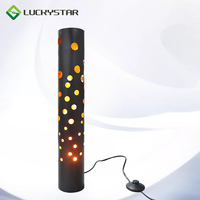 Lampe autoportante morden à led avec effet flamme vacillante, luminaire décoratif d'intérieur, idéal pour un jardin