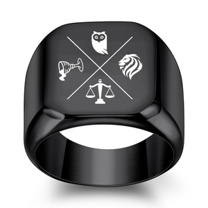 Bague carrée pour homme 18 mm gravée au laser, motif hibou, gobelet, écailles de lion, design géométrique, bijou cadeau - Product Image 1