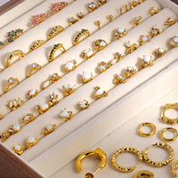 JUSN0VA Boucles d'oreilles clous en acier inoxydable plaqué or PVD 18 carats, ensemble de gros pour femmes, bijoux Jusnova opale étanches et anti-ternissement