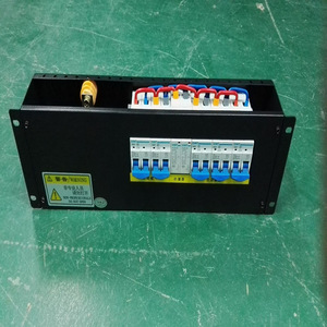 Caja de Distribución de Energía para Exteriores de 19 Pulgadas 4U con 6 Tomas de 220V - Product Image 1