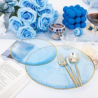 Lot de 60 assiettes en plastique bleu clair, assiettes bleues martelées, assiettes jetables fantaisie transparentes avec assiettes à bordure dorée pour la fête