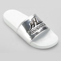 Henghao Bon prix Logo OEM Personnalisé Claquettes plates dorées pour hommes, à enfiler, de style formel, personnalisables, Taille 12