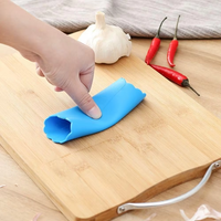 Silicone groentegereedschap met handmatige bediening, knoflookpeller, roller, houder, aluminium metaal voor huishoudelijk gebruik in de keuken