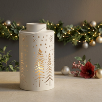 Dernières décorations de Noël pour la maison : lanterne à bougie votive en métal blanc avec motif de sapin découpé