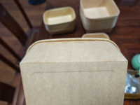 Boîte de papier carrée à bord cueled entièrement automatique formant la machine Boîte à lunch jetable kraft avec curling
