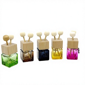 Botol Parfum Aroma Terapi Mobil Kaca Persegi Kosong dengan Klip Ventilasi dan Tutup Sekrup - Product Image 3