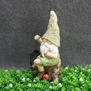 Sculpture en résine <span class=keywords><strong>de</strong></span> dessin animé elfe décoration <span class=keywords><strong>de</strong></span> jardin extérieur décorations <span class=keywords><strong>de</strong></span> noël statue gnome figurines avec lanterne <span class=keywords><strong>solaire</strong></span> vente en gros - Product Image 2