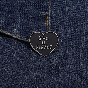 ブラック ハート エナメル ピン パンク ゴシック ブローチ カスタム ハード ラペル バッジ She Is Fierce 服 バックパック ピン ジュエリー 友人へのギフト - Product Image 4
