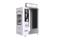 Cabina de Fotos DOLA de Acero Inoxidable Resistente con Pantalla Táctil, Capacidad de Carga de 350 kg, Soporte para Múltiples Personas y Dispositivos, Wi-Fi/Bluetooth